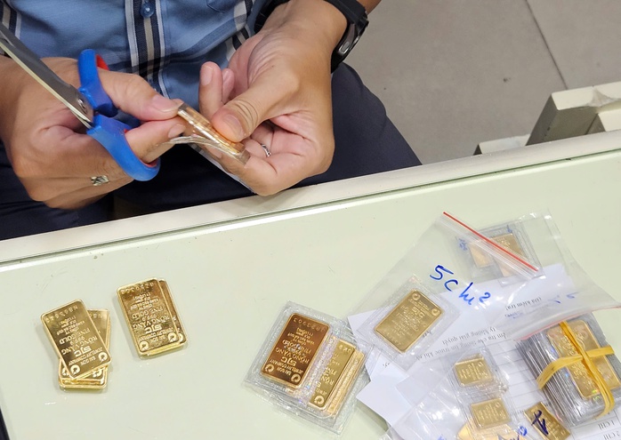 Đánh thuế giao dịch vàng: Mua bán vàng cưới có thuộc diện chịu thuế?- Ảnh 1.