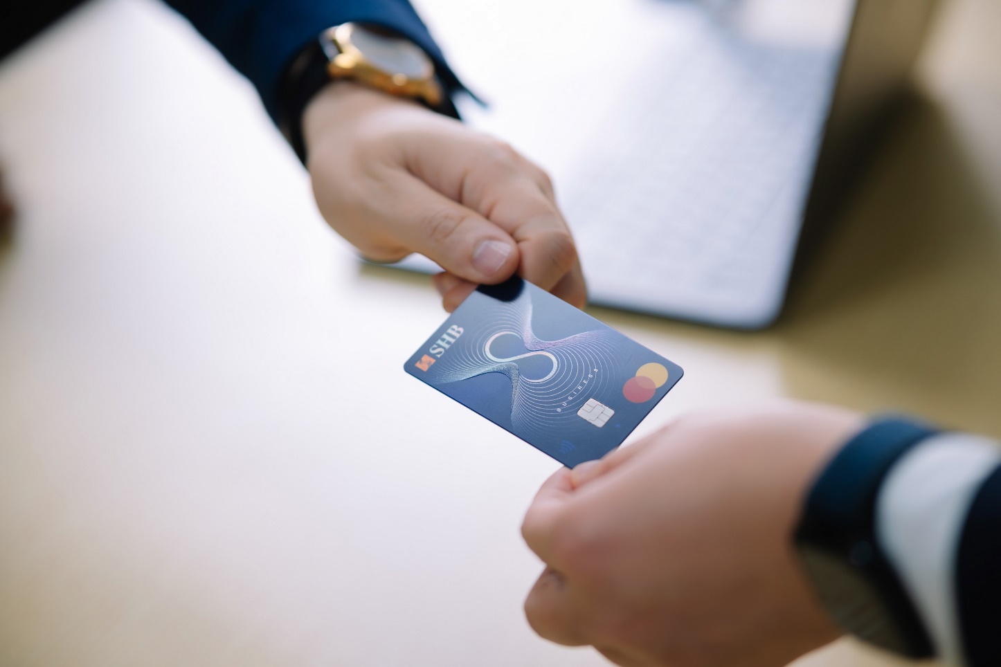 Doanh nghiệp tìm thấy nhiều giải pháp chi phí với thẻ tín dụng SHB - Ảnh 2.