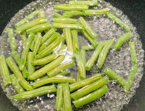 4 loại rau này không chần nước sôi coi chừng cả nhà trúng độc, loại thứ 2 rất nhiều người mê- Ảnh 2.