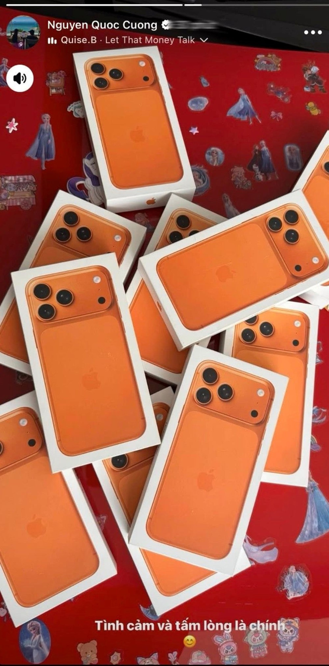 Phó tổng Đỗ Quang Vinh choáng vì iPhone 17 Pro Max: Phó tổng Đỗ Quang Vinh choáng vì iPhone 17 Pro Max: