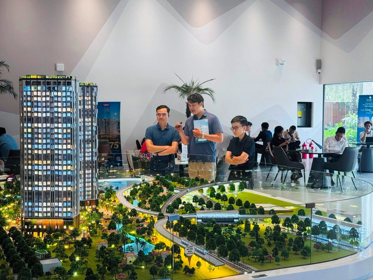 Thị trường chung cư phía Nam: Giao dịch tăng gấp 3, giá tăng trên 30% trong vòng 1 năm