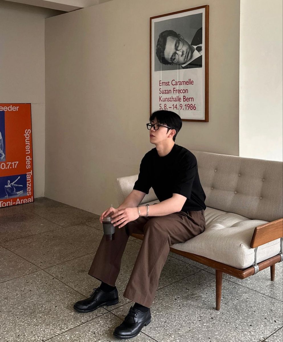 33 tuổi thu nhập ổn, mua ô tô xong còn dư 800 triệu vẫn tự ti không dám lấy vợ: Lý do được nhiều đàn ông đồng tình!- Ảnh 1.