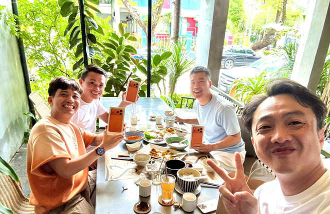 Phó tổng Đỗ Quang Vinh choáng vì iPhone 17 Pro Max: Phó tổng Đỗ Quang Vinh choáng vì iPhone 17 Pro Max: