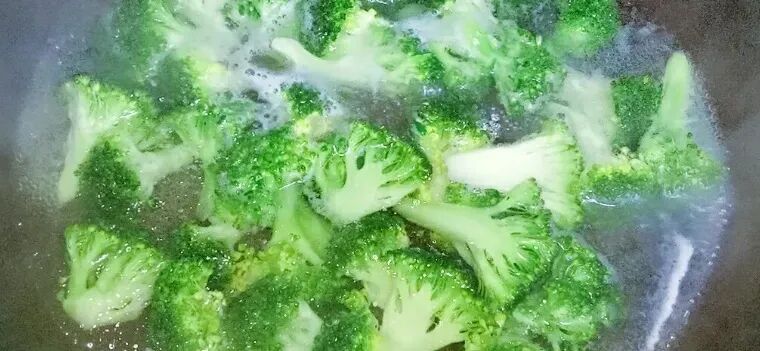 4 loại rau này không chần nước sôi coi chừng cả nhà trúng độc, loại thứ 2 rất nhiều người mê- Ảnh 4.