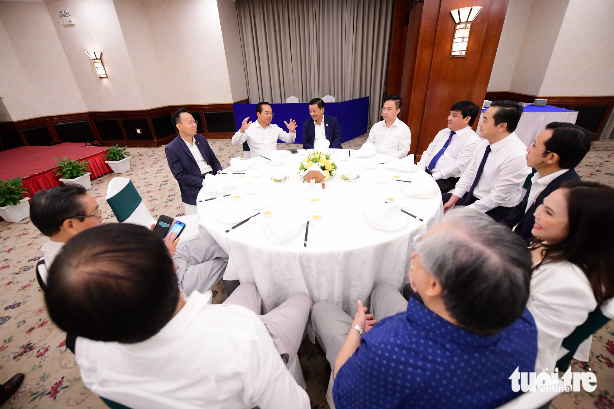 Chủ tịch UBND TP HCM gặp gỡ doanh nhân: Lắng nghe ý kiến thực tiễn phát triển kinh tế - Ảnh 1. Chủ tịch UBND TP HCM gặp gỡ doanh nhân: Lắng nghe ý kiến thực tiễn phát triển kinh tế - Ảnh 1.