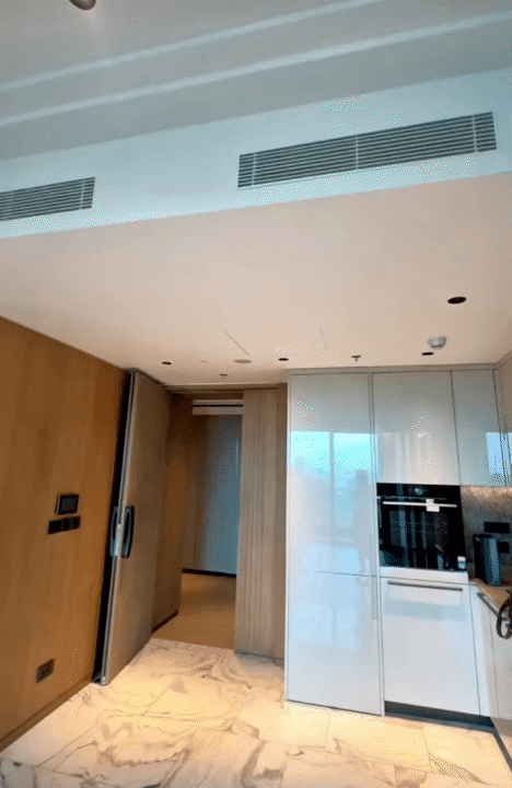 Cận cảnh bên trong căn hộ 50m² giá 21 tỷ giữa trung tâm Sài Gòn: Không gian nhỏ nhưng xa hoa “triệu đô”- Ảnh 3. Cận cảnh bên trong căn hộ 50m² giá 21 tỷ giữa trung tâm Sài Gòn: Không gian nhỏ nhưng xa hoa “triệu đô”- Ảnh 3.