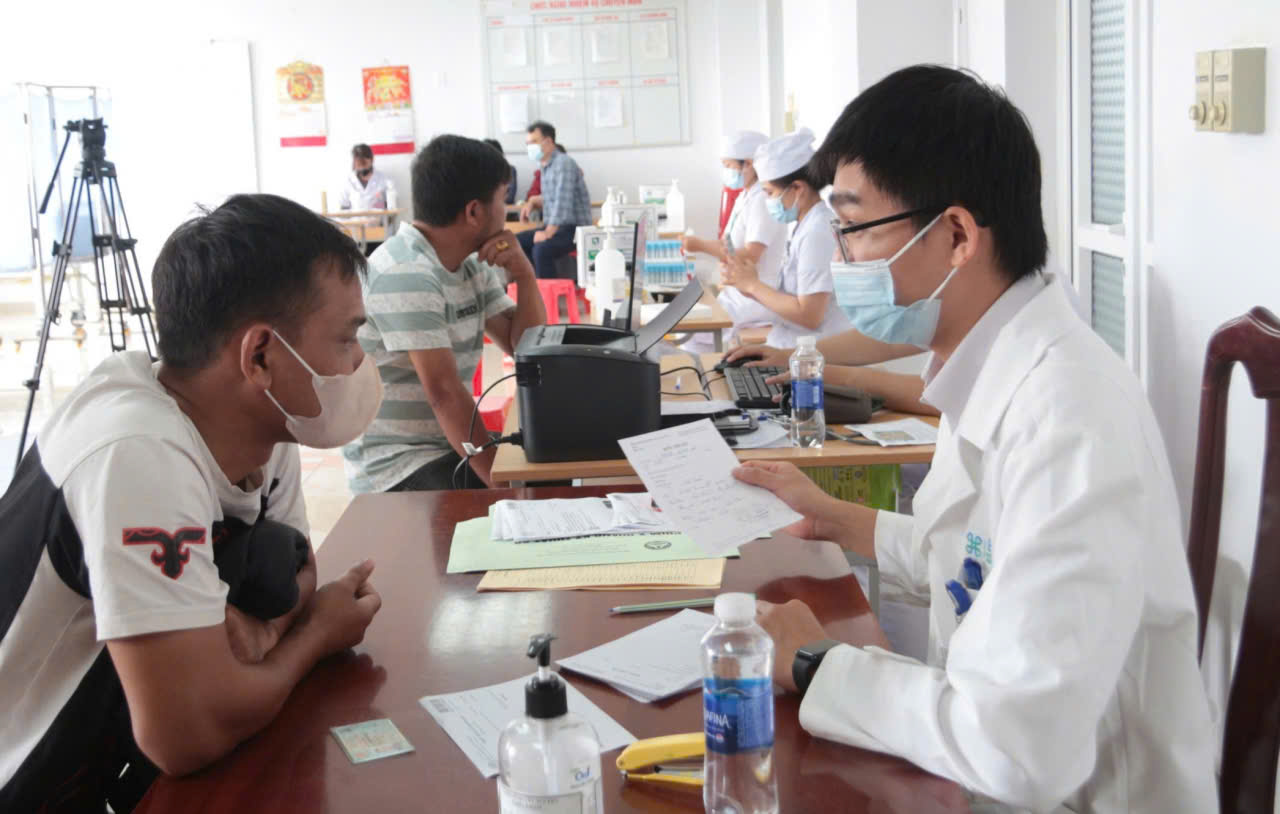 Rùng mình lời kể của bệnh nhân vụ máy hỏng nhưng vẫn được kê... tán sỏi Rùng mình lời kể của bệnh nhân vụ máy hỏng nhưng vẫn được kê... tán sỏi