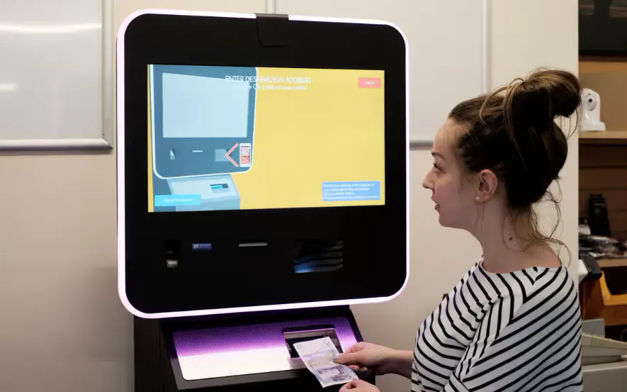 Triệt phá đường dây lừa đảo tiền điện tử - Ảnh 1.