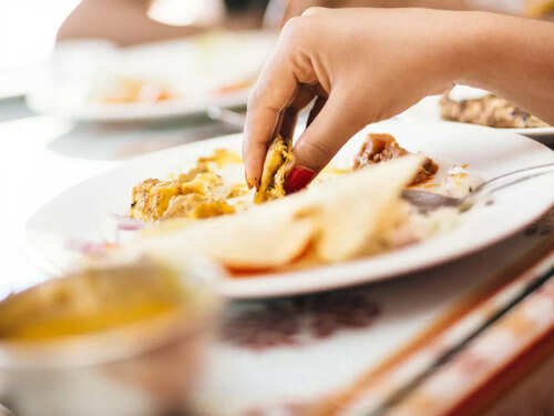 Nếu bạn muốn trông trẻ lâu hơn, hãy áp dụng 10 thói quen kiểu Đông Nam Á này!- Ảnh 3.