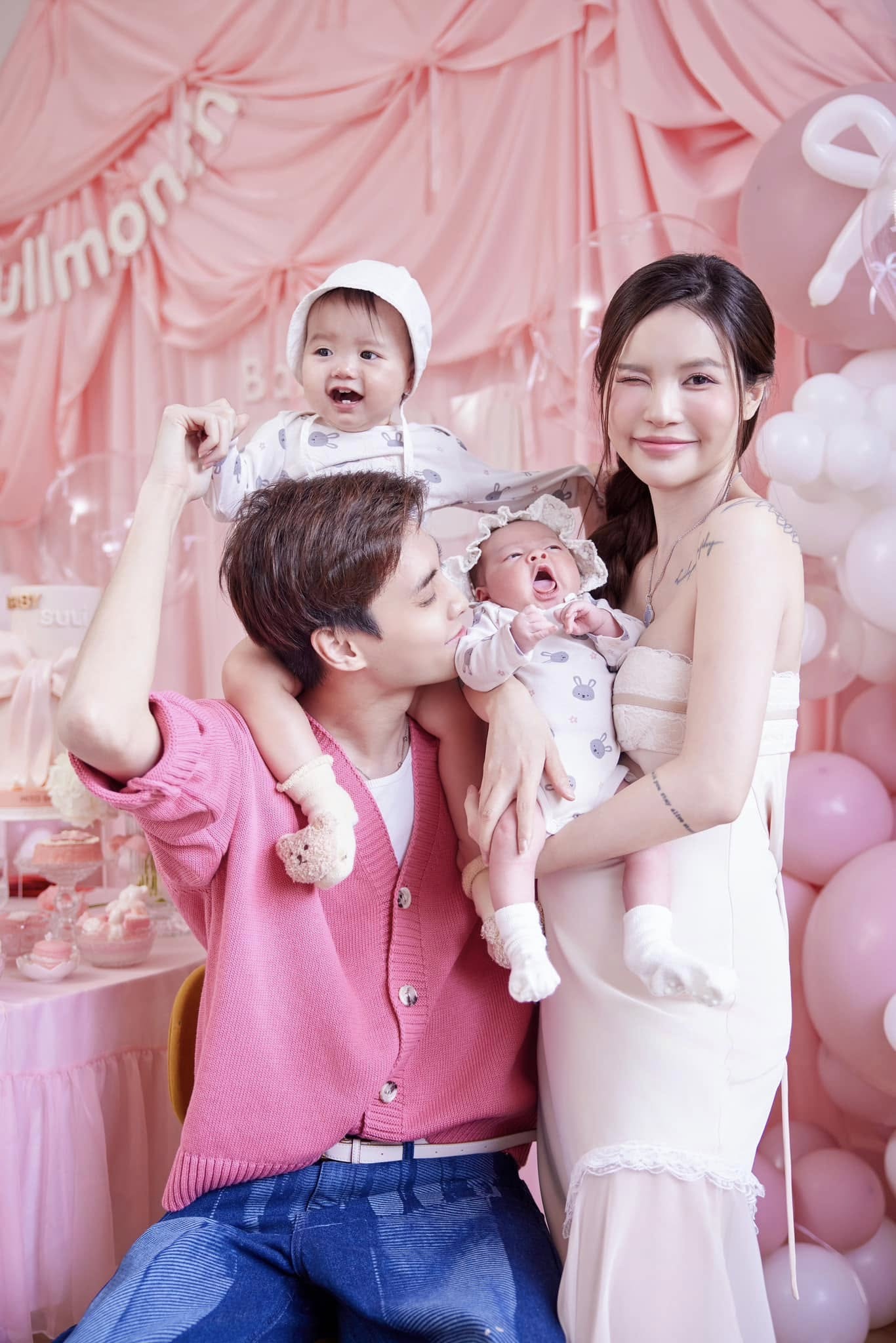 Học phí ngót nghét cả nửa tỷ/năm tại trường quốc tế cũng không ngăn được màn đi học muộn để đời của Alpha kid Nami nhà "mom" Tuấn Dương- Ảnh 7.