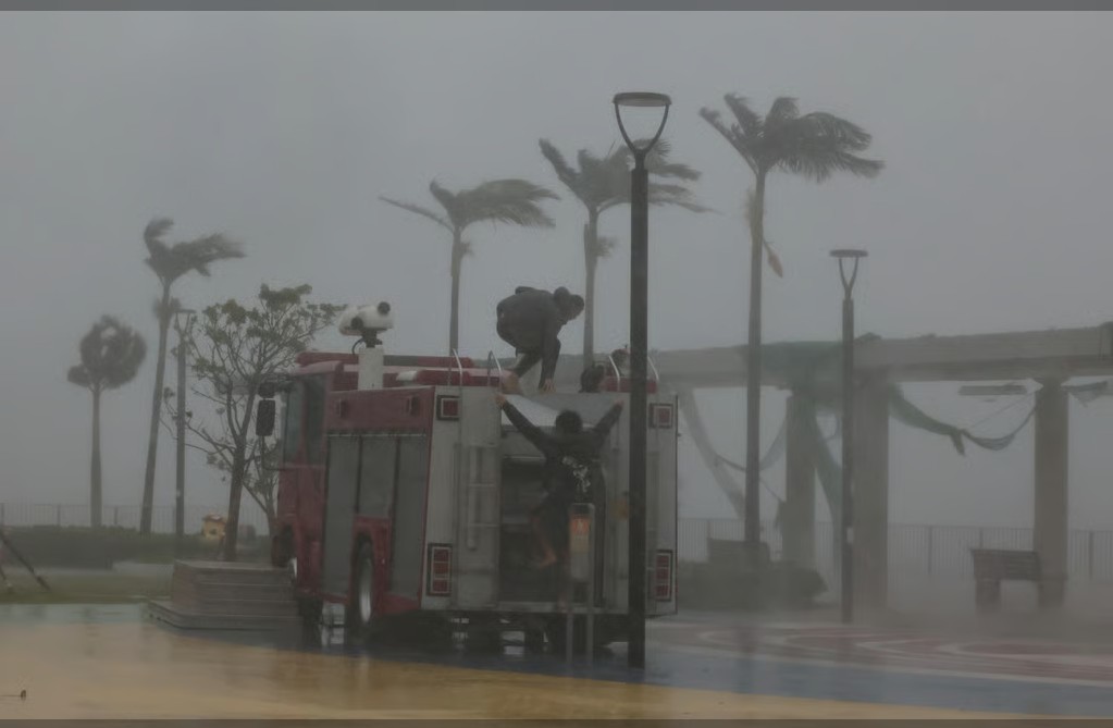 Ảnh hiếm siêu bão Ragasa từ vũ trụ: Cảnh tượng dữ dội như nuốt chửng Trái Đất, phi hành gia ISS nghẹt thở Ảnh hiếm siêu bão Ragasa từ vũ trụ: Cảnh tượng dữ dội như nuốt chửng Trái Đất, phi hành gia ISS nghẹt thở