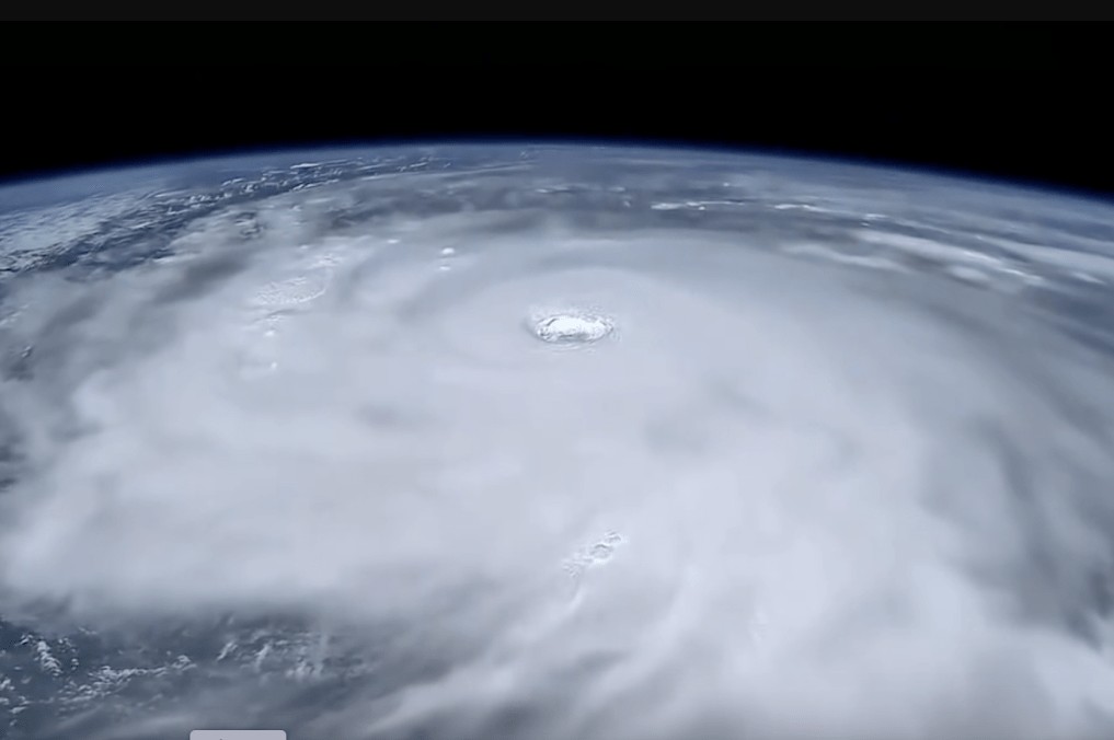 Ảnh hiếm siêu bão Ragasa từ vũ trụ: Cảnh tượng dữ dội như nuốt chửng Trái Đất, phi hành gia ISS nghẹt thở Ảnh hiếm siêu bão Ragasa từ vũ trụ: Cảnh tượng dữ dội như nuốt chửng Trái Đất, phi hành gia ISS nghẹt thở