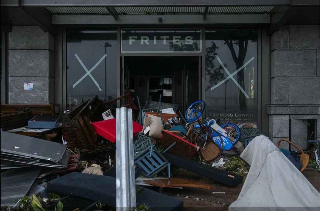 Ảnh hiếm siêu bão Ragasa từ vũ trụ: Cảnh tượng dữ dội như nuốt chửng Trái Đất, phi hành gia ISS nghẹt thở Ảnh hiếm siêu bão Ragasa từ vũ trụ: Cảnh tượng dữ dội như nuốt chửng Trái Đất, phi hành gia ISS nghẹt thở