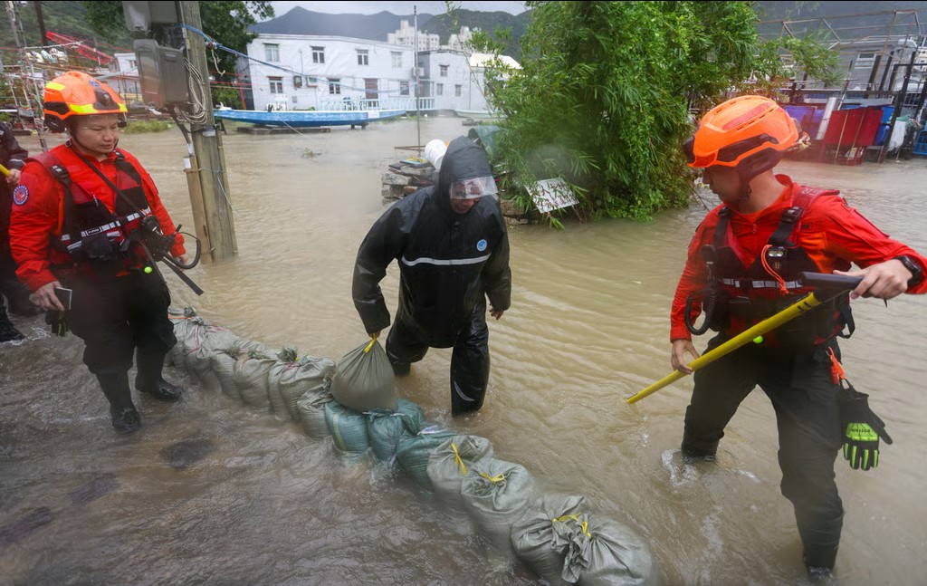 Ảnh hiếm siêu bão Ragasa từ vũ trụ: Cảnh tượng dữ dội như nuốt chửng Trái Đất, phi hành gia ISS nghẹt thở Ảnh hiếm siêu bão Ragasa từ vũ trụ: Cảnh tượng dữ dội như nuốt chửng Trái Đất, phi hành gia ISS nghẹt thở