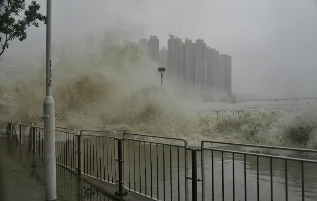 Ảnh hiếm siêu bão Ragasa từ vũ trụ: Cảnh tượng dữ dội như nuốt chửng Trái Đất, phi hành gia ISS nghẹt thở Ảnh hiếm siêu bão Ragasa từ vũ trụ: Cảnh tượng dữ dội như nuốt chửng Trái Đất, phi hành gia ISS nghẹt thở