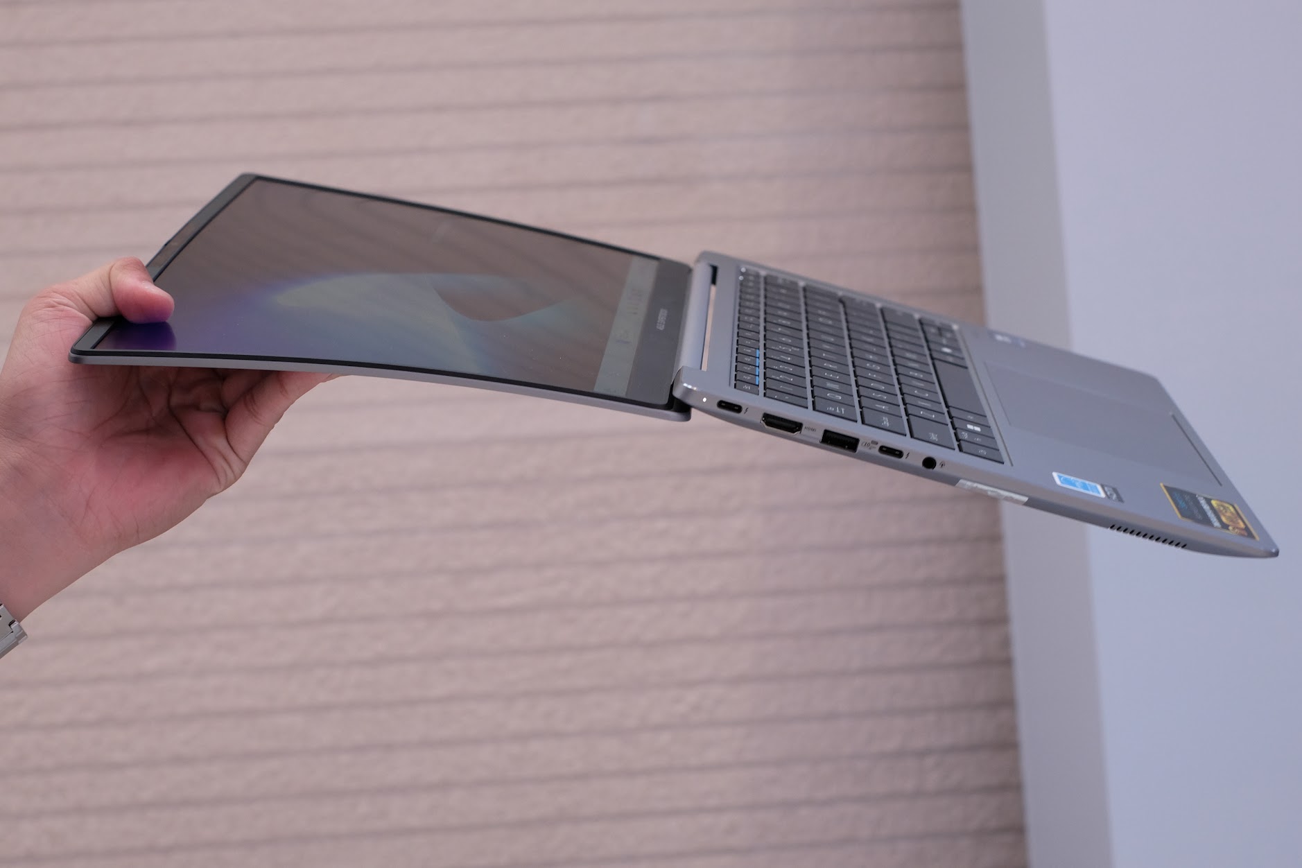 Laptop doanh nghiệp thời AI: ASUS Expert Series tìm lối riêng giữa “đại bản doanh” Dell, HP, Lenovo- Ảnh 3.