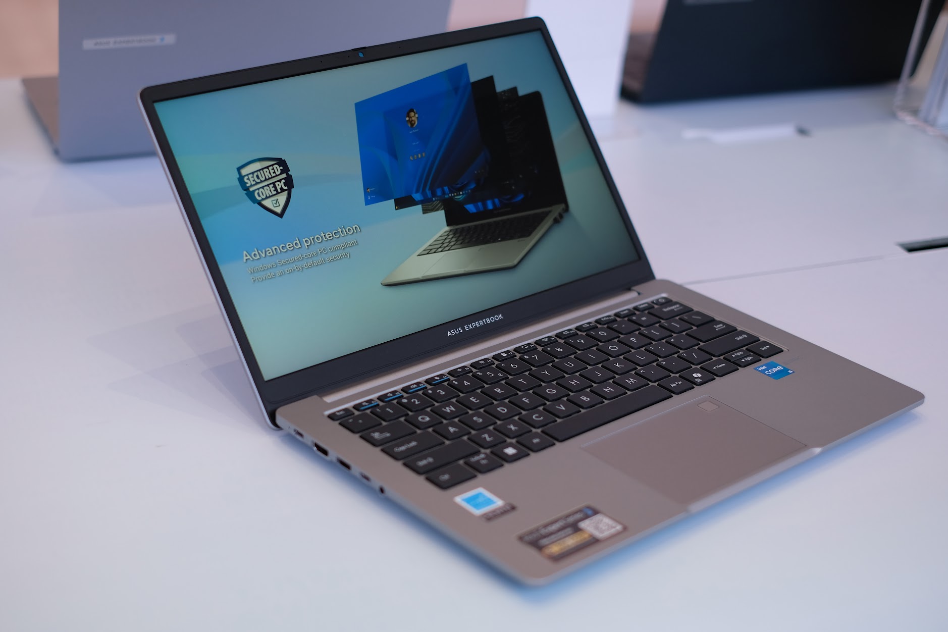 Laptop doanh nghiệp thời AI: ASUS Expert Series tìm lối riêng giữa “đại bản doanh” Dell, HP, Lenovo- Ảnh 11.