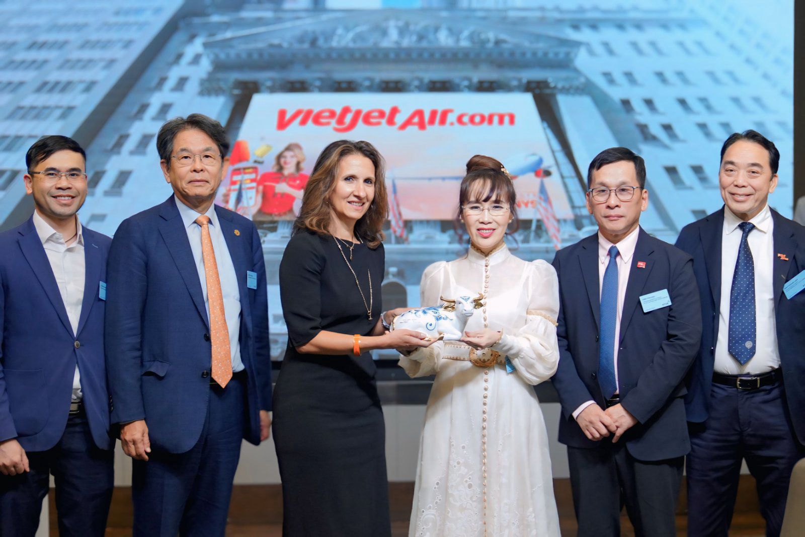 Tỷ phú Nguyễn Thị Phương Thảo gặp Chủ tịch Sàn giao dịch chứng khoán New York - Ảnh 1.