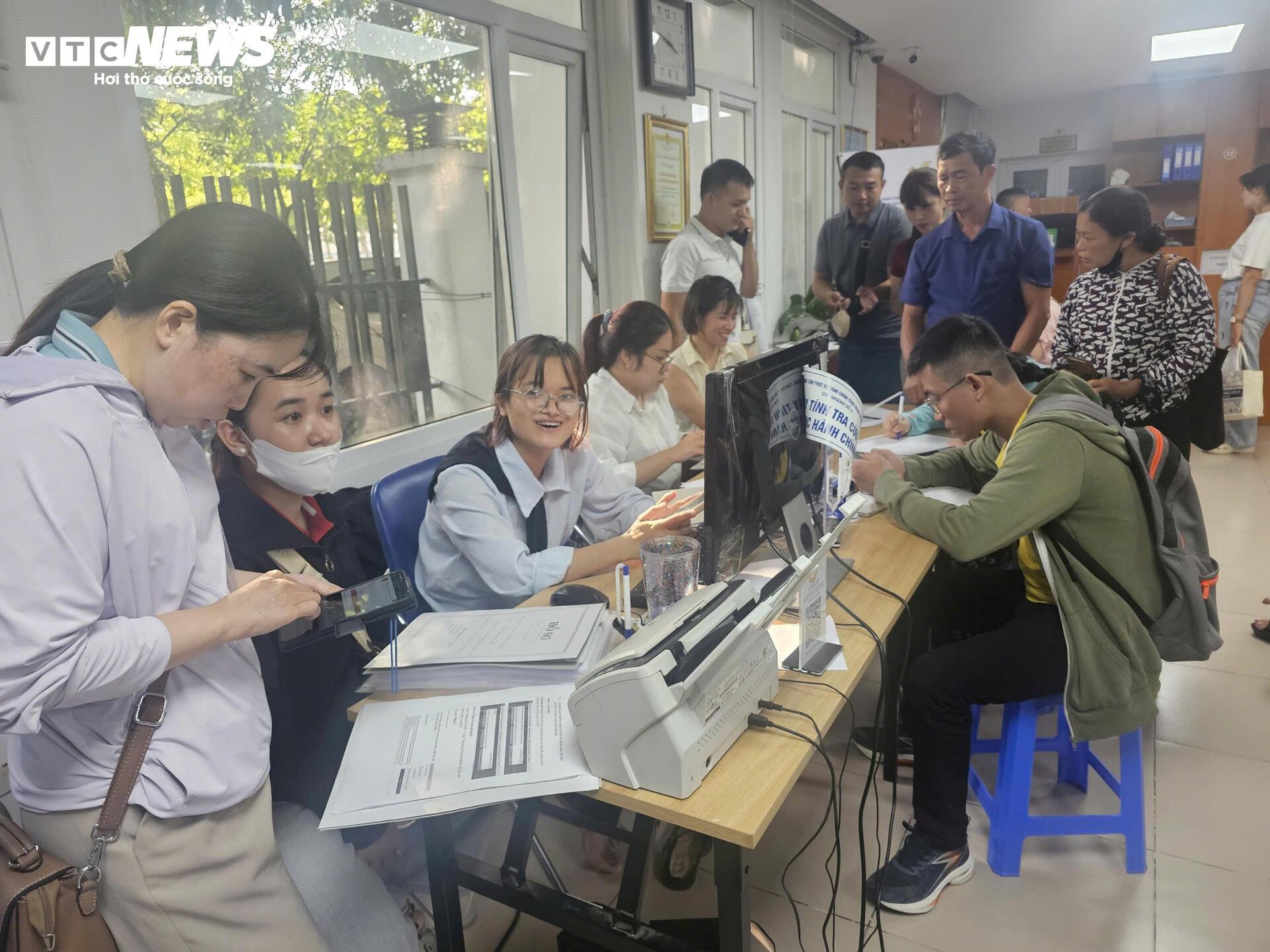 ‘Cò’ giăng lưới bủa vây, người mua nhà xã hội ‘dính’ bất cứ lúc nào - Ảnh 3.
