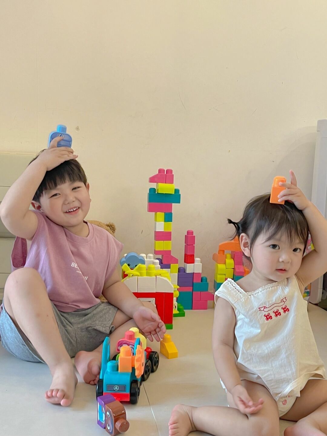 Nếu đang nuôi dạy những đứa trẻ Gen Alpha, bố mẹ cần nắm 6 quy tắc QUẢN LÝ con lành mạnh này- Ảnh 2. Nếu đang nuôi dạy những đứa trẻ Gen Alpha, bố mẹ cần nắm 6 quy tắc QUẢN LÝ con lành mạnh này- Ảnh 2.