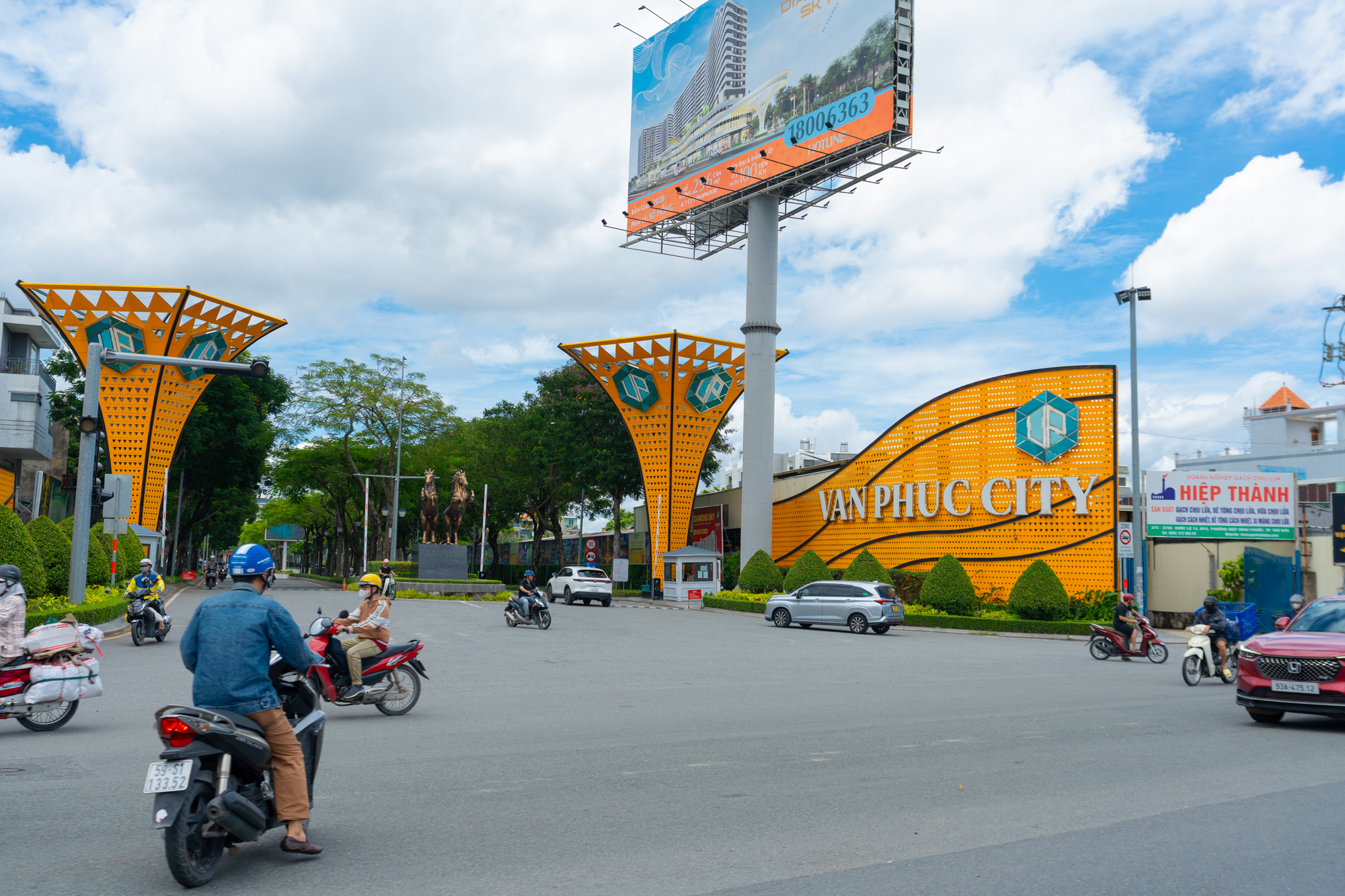 Toàn cảnh công trường nâng cầu lớn nhất Việt Nam: Huy động hơn 100 bộ kích thuỷ lực, nâng cầu 11.000 tấn, sai số dưới 1mm - Ảnh 11.