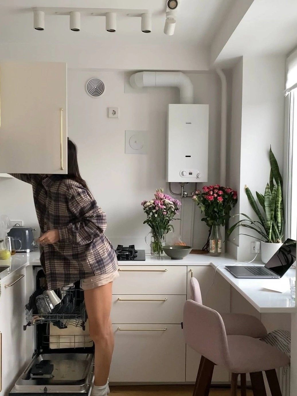 Người xưa nói "nhà cửa có khí thì vận mới vượng": 4 cách lấy lòng Thần Tài, sự nghiệp vươn như hổ mọc thêm cánh - Ảnh 1. Người xưa nói "nhà cửa có khí thì vận mới vượng": 4 cách lấy lòng Thần Tài, sự nghiệp vươn như hổ mọc thêm cánh - Ảnh 1.