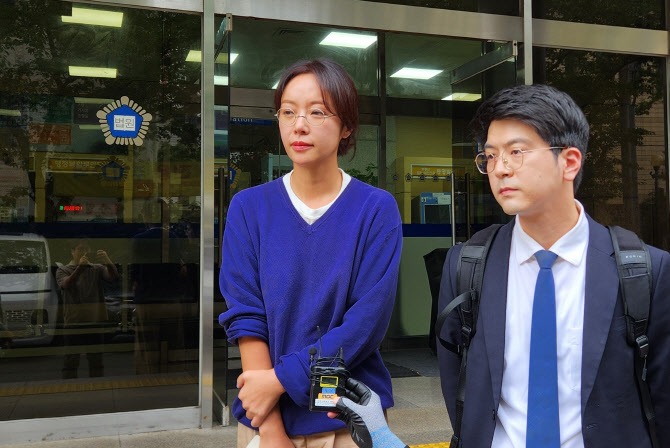 Mỹ nhân "Gia đình là số 1" Hwang Jung Eum lĩnh án tù, suy sụp bật khóc ngay giữa tòa - Ảnh 1.