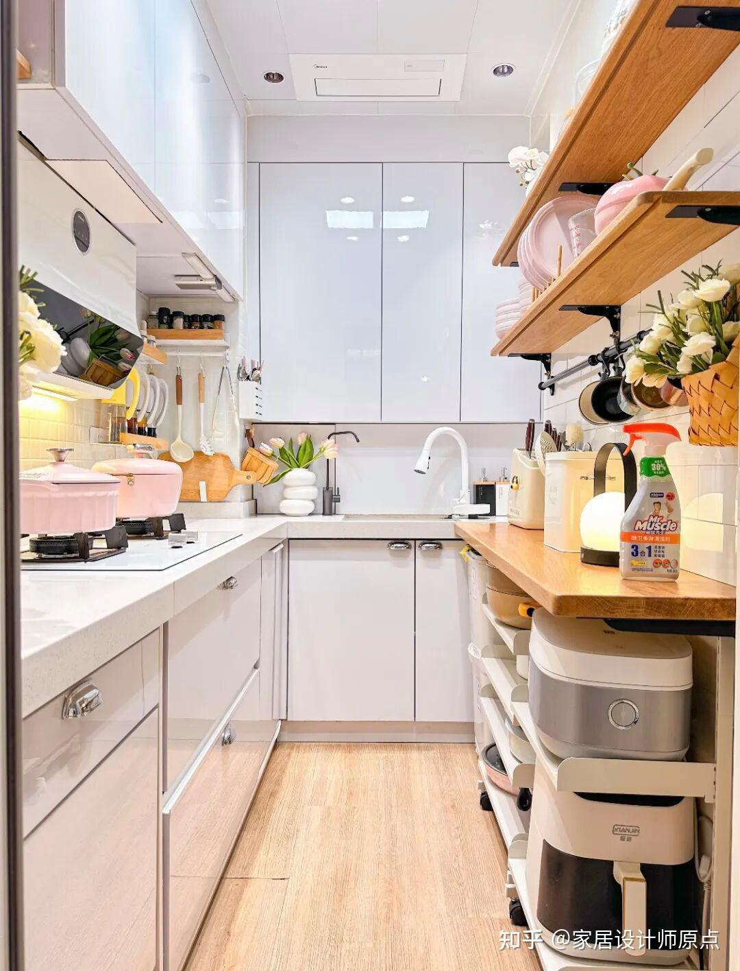 Căn bếp 3m² khiến dân mạng trầm trồ: Chật đến mức khó nhấc chân, nhưng gọn gàng và “cao cấp” bất ngờ- Ảnh 5. Căn bếp 3m² khiến dân mạng trầm trồ: Chật đến mức khó nhấc chân, nhưng gọn gàng và “cao cấp” bất ngờ- Ảnh 5.