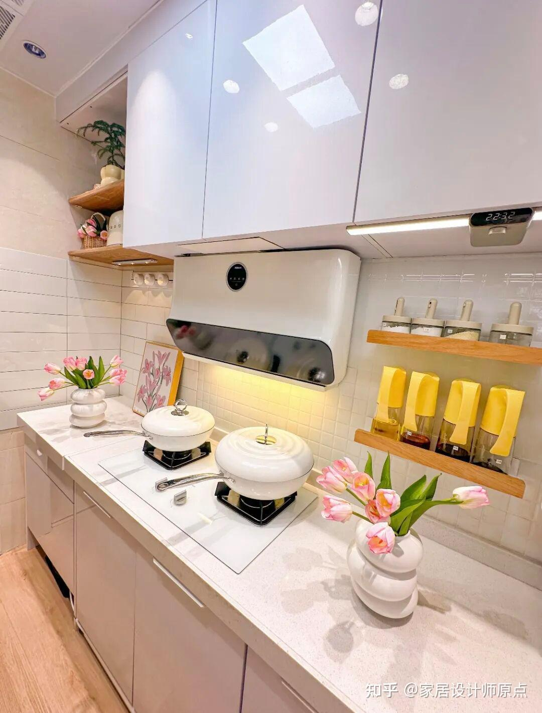 Căn bếp 3m² khiến dân mạng trầm trồ: Chật đến mức khó nhấc chân, nhưng gọn gàng và “cao cấp” bất ngờ- Ảnh 6. Căn bếp 3m² khiến dân mạng trầm trồ: Chật đến mức khó nhấc chân, nhưng gọn gàng và “cao cấp” bất ngờ- Ảnh 6.