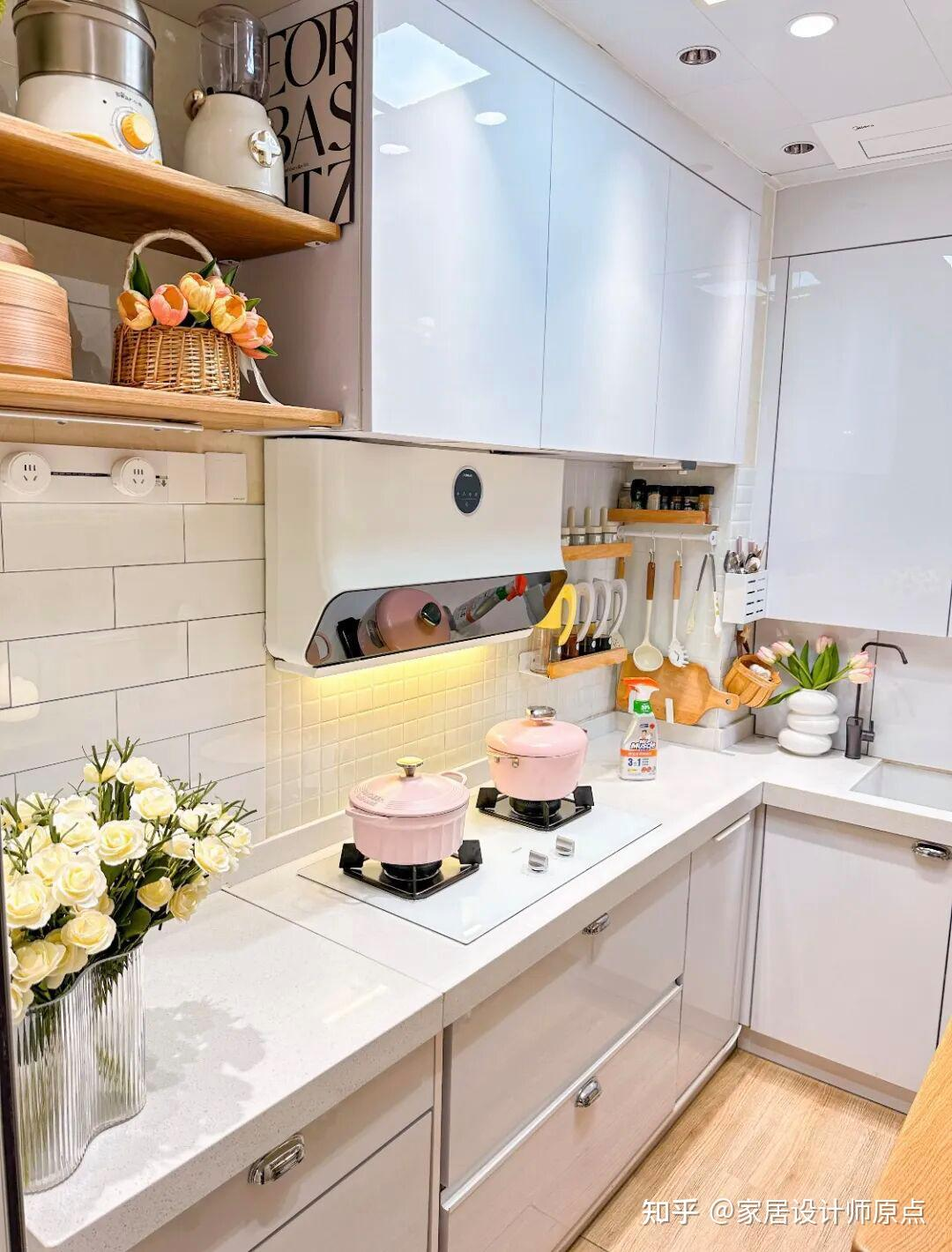 Căn bếp 3m² khiến dân mạng trầm trồ: Chật đến mức khó nhấc chân, nhưng gọn gàng và “cao cấp” bất ngờ- Ảnh 4. Căn bếp 3m² khiến dân mạng trầm trồ: Chật đến mức khó nhấc chân, nhưng gọn gàng và “cao cấp” bất ngờ- Ảnh 4.