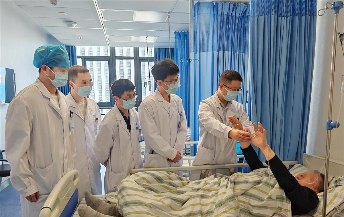 Người đàn ông phát hiện ung thư phổi nhờ 1 lần cảm lạnh, một phần trái tim đã bị khối u "ăn" mất - Ảnh 1.