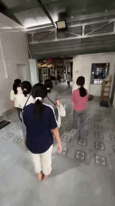 Trung bình nhà miền Tây: Rộng muốn tiền đình, thiết kế mỗi chỗ 1 kiểu, xin phép hỏi gia chủ làm gì mà giàu thế!- Ảnh 2. Trung bình nhà miền Tây: Rộng muốn tiền đình, thiết kế mỗi chỗ 1 kiểu, xin phép hỏi gia chủ làm gì mà giàu thế!- Ảnh 2.