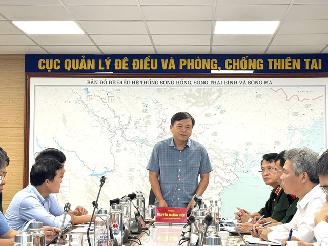 Không giống bão số 9, bão Bualoi đi hoàn toàn trên biển rồi vào thẳng nước ta, gây mưa rất lớn- Ảnh 1.