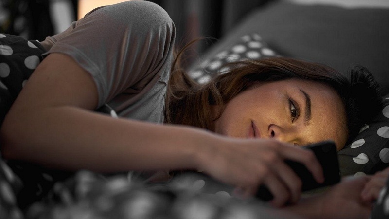 Nhận được tin nhắn công việc vào đêm muộn, người EQ sẽ không tức giận hay mặc kệ mà phản hồi bằng 5 cách cực tinh tế này- Ảnh 2.