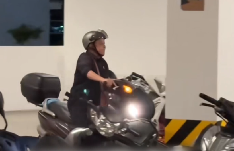 Diễn viên Tử Chiến Trên Không là đại gia ngầm: Sở hữu 3 căn nhà, 8.500m2 đất nhưng toàn đeo túi rách- Ảnh 4. Diễn viên Tử Chiến Trên Không là đại gia ngầm: Sở hữu 3 căn nhà, 8.500m2 đất nhưng toàn đeo túi rách- Ảnh 4.