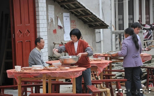 Dốc 100 triệu tiền đồng tiết kiệm mở tiệc mừng con trai đỗ đại học, nhưng cả làng ai cũng đến tay không: Không ngờ cuối buổi nhận cú sốc nghẹn lời- Ảnh 1. Dốc 100 triệu tiền đồng tiết kiệm mở tiệc mừng con trai đỗ đại học, nhưng cả làng ai cũng đến tay không: Không ngờ cuối buổi nhận cú sốc nghẹn lời- Ảnh 1.