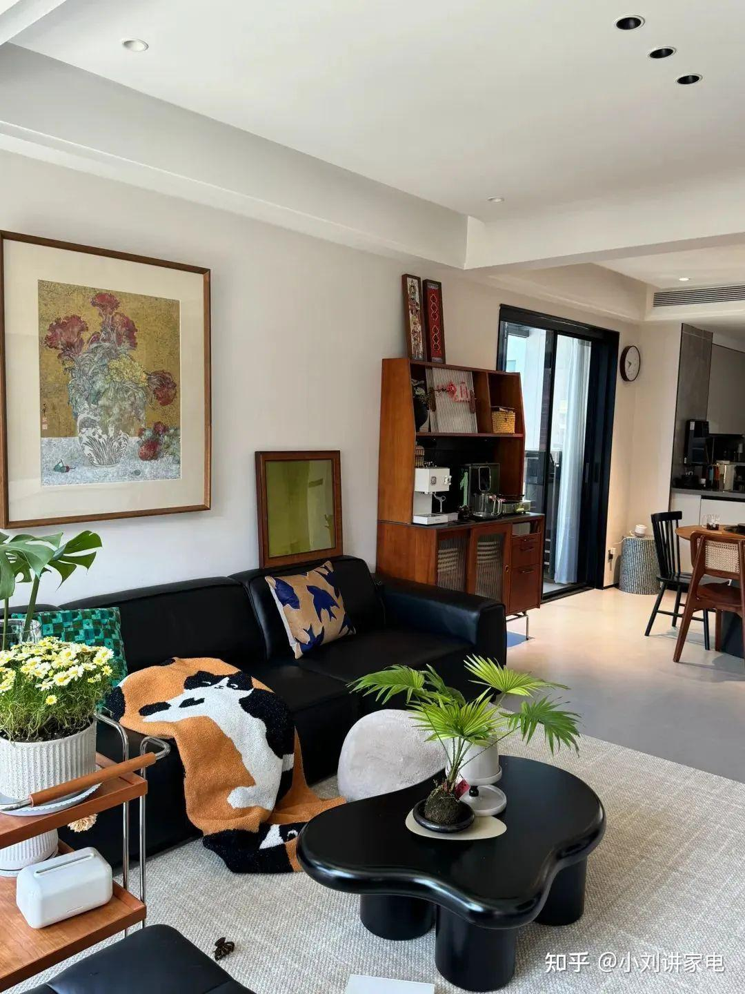 Ngôi nhà sạch tinh tươm của phụ nữ 49 tuổi sống một mình 19 năm khiến ai cũng ghen tị- Ảnh 1. Ngôi nhà sạch tinh tươm của phụ nữ 49 tuổi sống một mình 19 năm khiến ai cũng ghen tị- Ảnh 1.