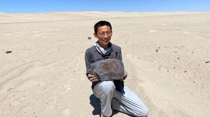 Đào đất hơn 10 tiếng, người đàn ông phát hiện vật thể lạ nặng tới 423 kg khiến giới khoa học kinh ngạc- Ảnh 3. Đào đất hơn 10 tiếng, người đàn ông phát hiện vật thể lạ nặng tới 423 kg khiến giới khoa học kinh ngạc- Ảnh 3.