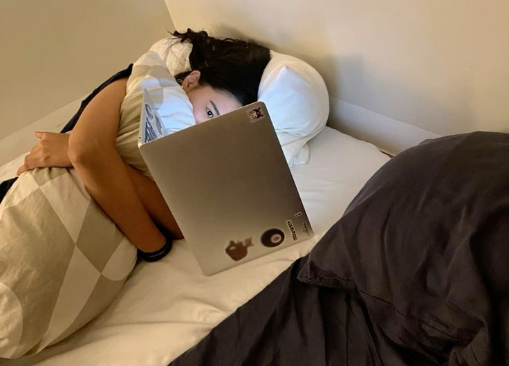 Cô gái 19 tuổi đã khổ sở vì ung thư tuyến giáp, ăn uống lành mạnh nhưng đêm nào cũng làm 1 việc... - Ảnh 2.