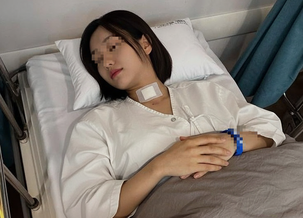 Cô gái 19 tuổi đã khổ sở vì ung thư tuyến giáp, ăn uống lành mạnh nhưng đêm nào cũng làm 1 việc... - Ảnh 1.