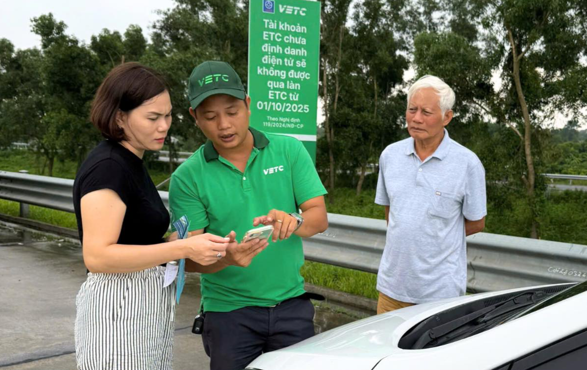 2,8 triệu chủ xe ôtô chưa chuyển đổi tài khoản giao thông trước hạn 1/10 - Ảnh 1.