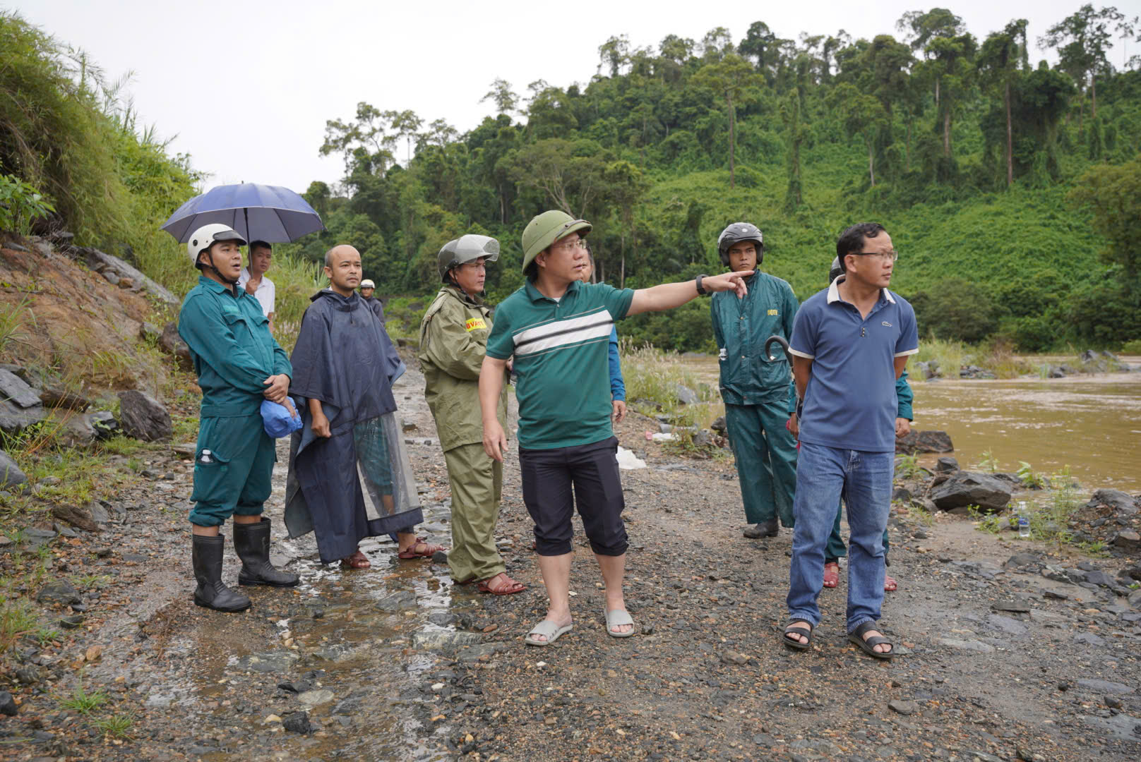 Xót xa rạp cưới ở Đà Nẵng bị gió quật te tua trong bão số 10- Ảnh 3. Xót xa rạp cưới ở Đà Nẵng bị gió quật te tua trong bão số 10- Ảnh 3.