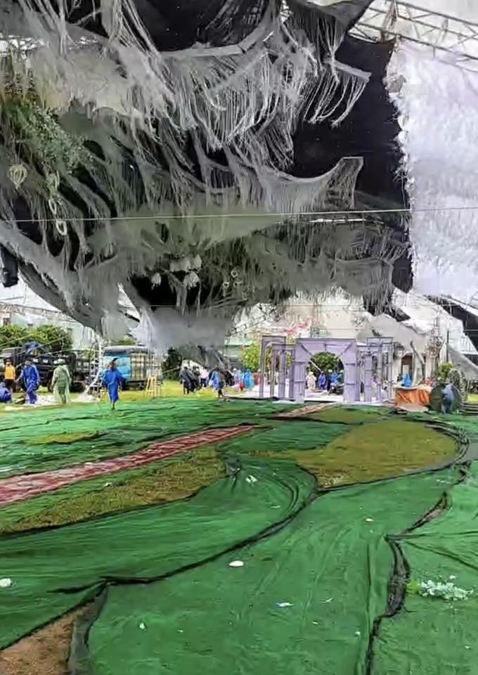 Xót xa rạp cưới ở Đà Nẵng bị gió quật te tua trong bão số 10- Ảnh 7. Xót xa rạp cưới ở Đà Nẵng bị gió quật te tua trong bão số 10- Ảnh 7.