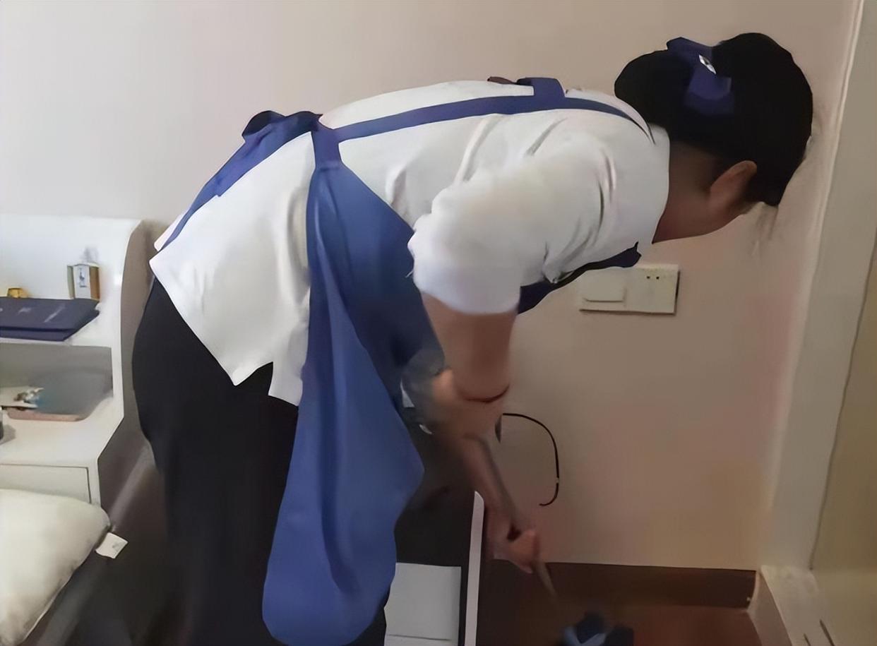 Chi 1,3 tỷ thuê bảo mẫu cao cấp 3 năm, con trai mở miệng nói "Con không cần mẹ" khiến nữ giám đốc suy sụp giữa đêm- Ảnh 2.