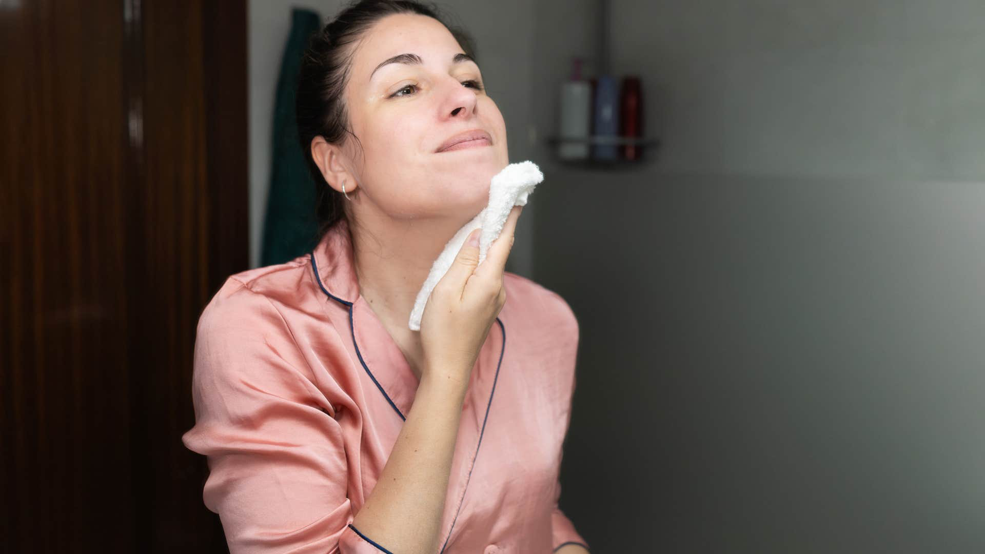 9 sai lầm khi vệ sinh khiến cơ thể bạn "bốc mùi" - Ảnh 7. 9 sai lầm khi vệ sinh khiến cơ thể bạn "bốc mùi" - Ảnh 7.