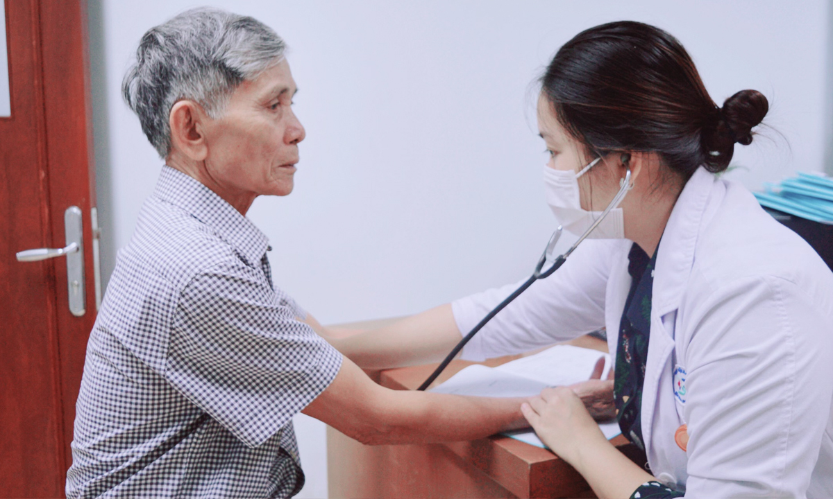 Dự kiến người cao tuổi, người nghèo được khám sức khỏe miễn phí từ 2026- Ảnh 1.