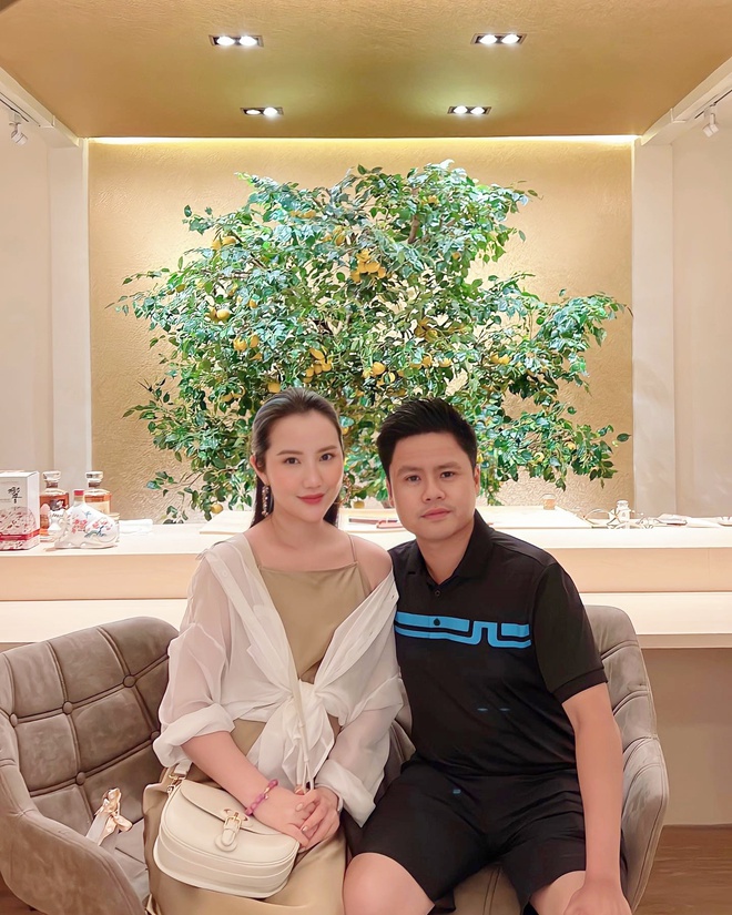 Tình trạng hôn nhân của vợ chồng ông chủ Saigon Square sau 1 năm không xuất hiện chung- Ảnh 7. Tình trạng hôn nhân của vợ chồng ông chủ Saigon Square sau 1 năm không xuất hiện chung- Ảnh 7.