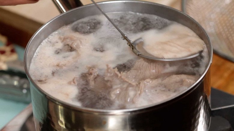 Khi nào nên, khi nào không nên vớt bọt nổi lên lúc luộc thịt? Chuyện đơn giản nhưng nhiều người làm sai- Ảnh 3.