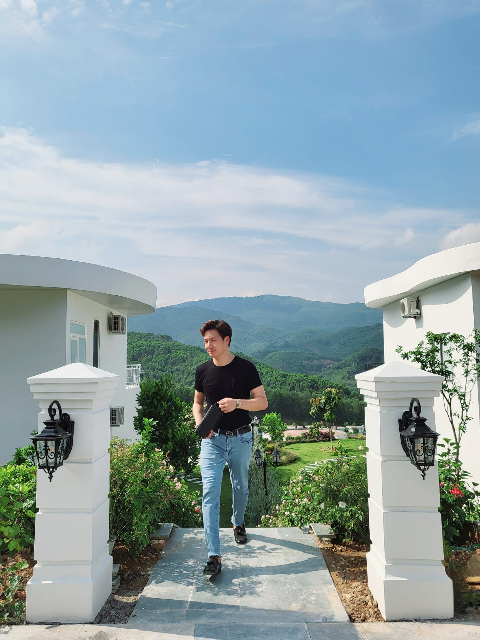 Ngoại hình của nam nghệ sĩ hào hoa, yêu vợ bậc nhất showbiz, có nhà từ Hà Nội đến Hưng Yên, Phú Thọ- Ảnh 10. Ngoại hình của nam nghệ sĩ hào hoa, yêu vợ bậc nhất showbiz, có nhà từ Hà Nội đến Hưng Yên, Phú Thọ- Ảnh 10.