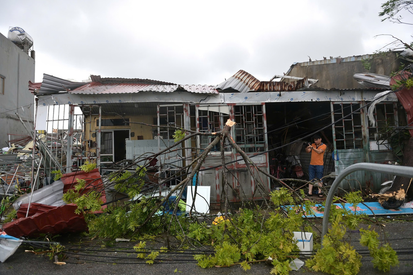 Ninh Bình công bố tình huống khẩn cấp về sự cố đê biển, Tây Bắc lên phương án phòng chống lũ- Ảnh 2.
